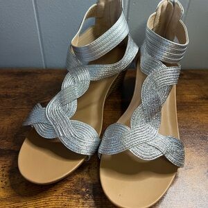 VGC Women's Size 41 US 10 STRAPPY SILVER XIANGLV, Heeled Sandals, Dressy style